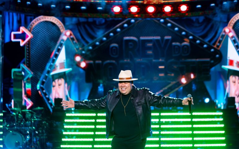 Rey Vaqueiro consagra título de 'O Rey do Nordeste' e canta para mais de 10 mil pessoas em Recife