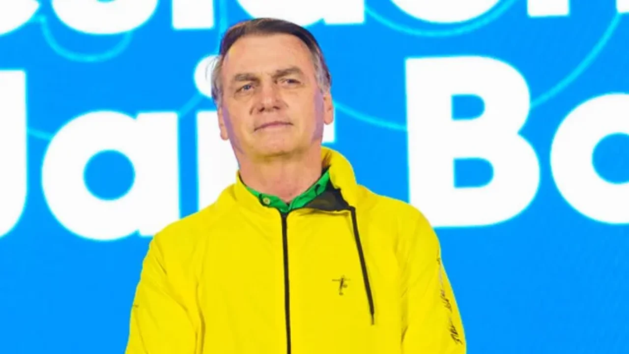 Polícia Civil do DF marca oitiva de Bolsonaro sobre pistola apreendida em blitz