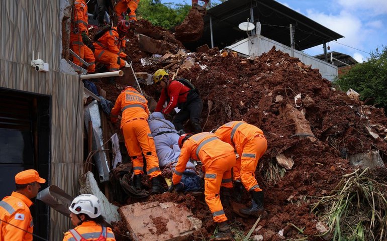 Chega a 46 o número de mortos nas chuvas na Zona da Mata Mineira