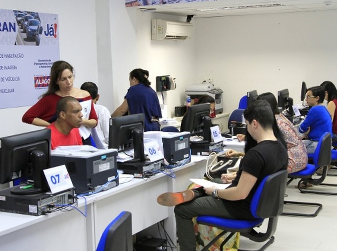 Serviços do Detran funcionam em horário especial na quinta (23)