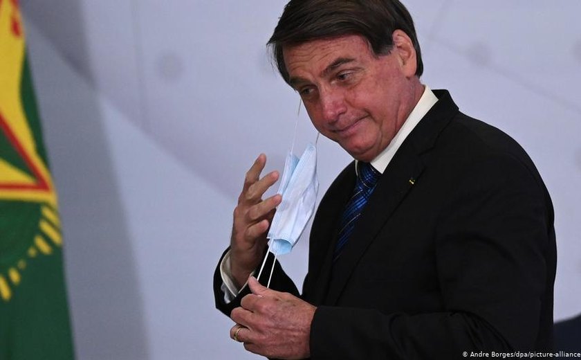 Bolsonaro volta a associar Argentina à Venezuela e pede a Deus reeleição em 2022