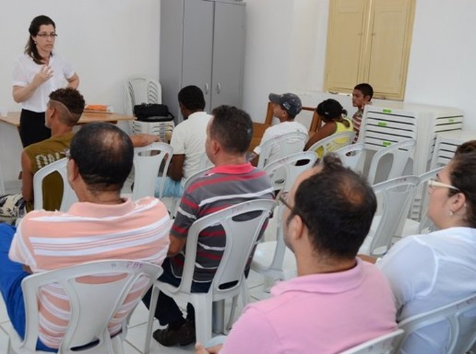 Sesau realiza ações educativas para homens em situação de rua