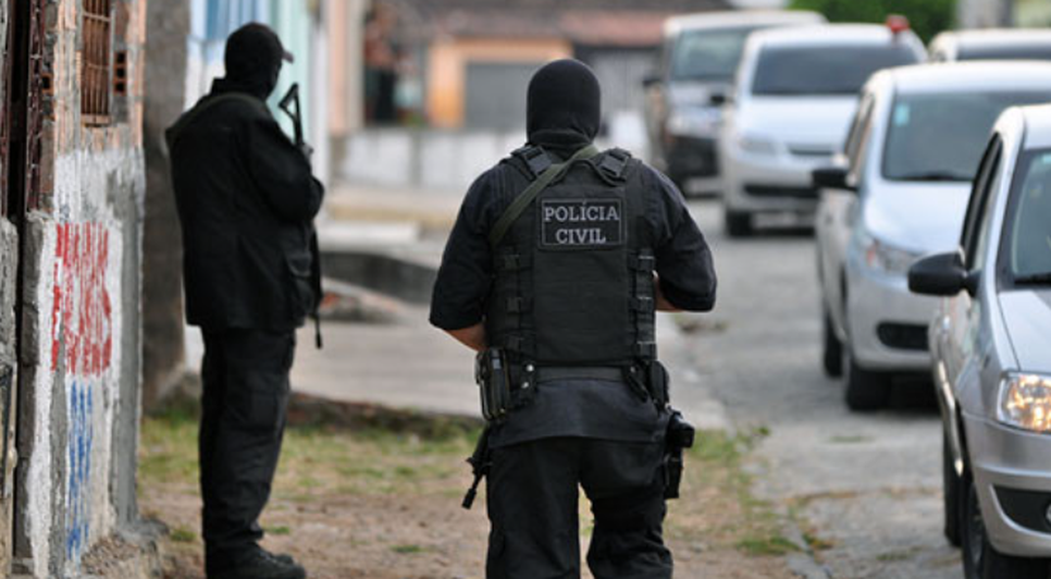 Casal suspeito de tráfico de drogas entra em confronto com a polícia em Propriá