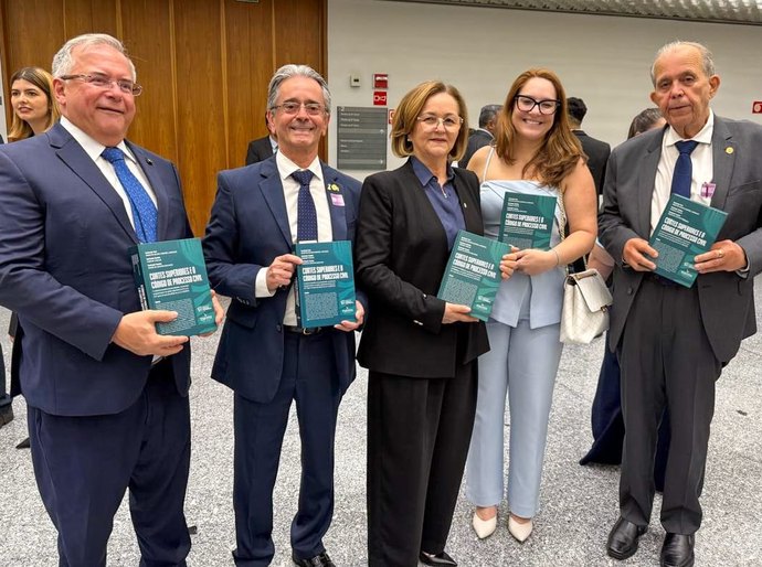 Presidente Fábio Bittencourt prestigia lançamento de livro no STJ sobre Código de Processo Civil