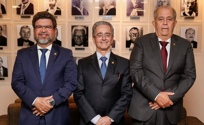 Desembargadores Carlos Cavalcanti (vice-presidente), Fábio Bittencourt (presidente) e Celyrio Adamastor (corregedor-geral)