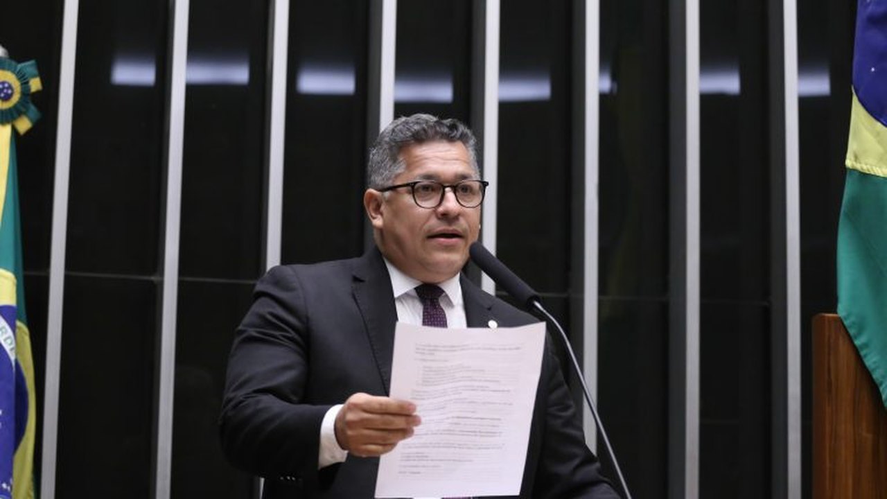Deputado aponta negacionismo como causa da queda na cobertura vacinal; ouça a entrevista