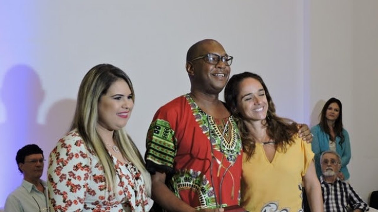 Defesa Civil vistoria lojas danificados por incêndio no bairro da Levada