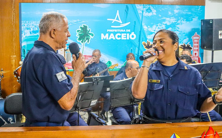 Banda de música da Guarda Civil Municipal se apresenta na Prefeitura de Maceió