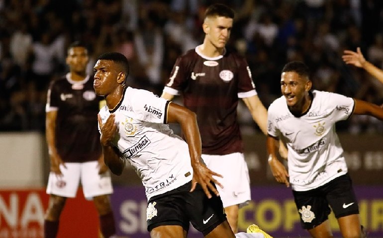 Corinthians goleia Ferroviária e avança com 100% na Copinha