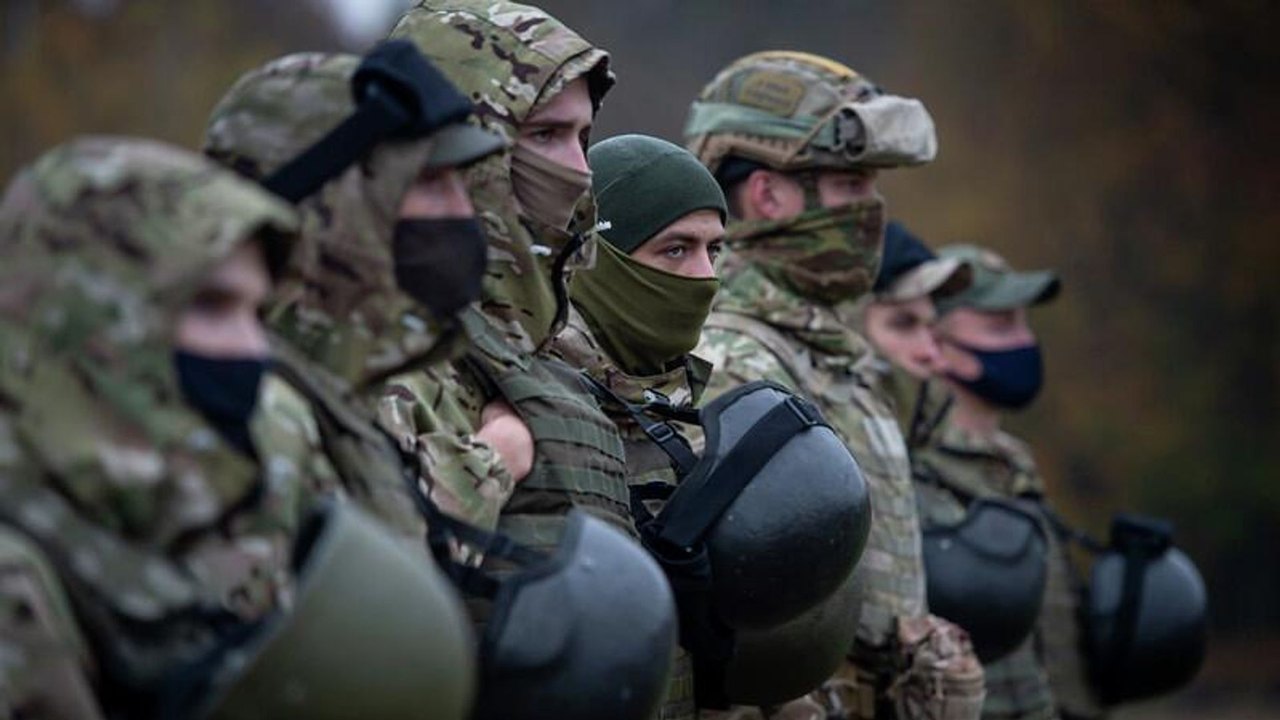 Com o tempo, ucranianos podem se livrar de Zelensky, diz coronel americano