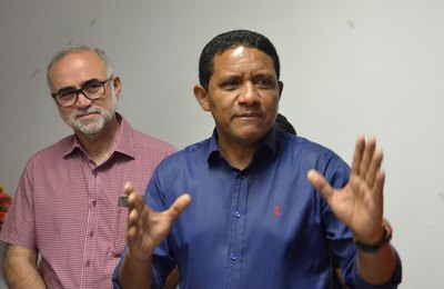 Júlio Cezar anuncia meta fiscal e pagamento de 13º dos servidores de Palmeira 