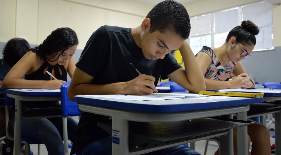 Alunos estudando foto Agência Sergipe de Notícias