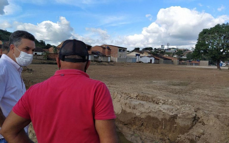 Obra de drenagem na orla de Branquinha vai facilitar escoamento de águas