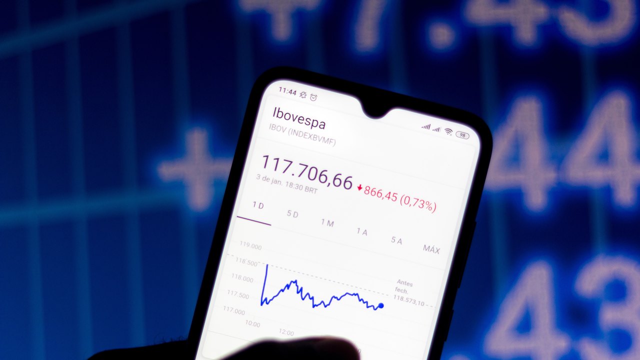 Commodities em queda e comunicado do Copom limitam alta do Ibovespa