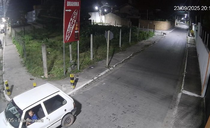 Corpos foram encontrados carbonizados no banco traseiro de um veículo Fiat Uno