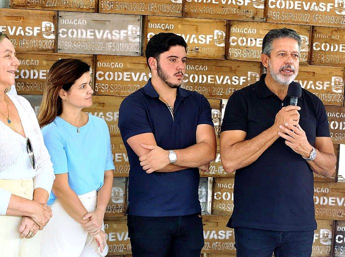 Arthur Lira entrega modernização de quase 6 km de ruas e kits de apicultura em Flexeiras