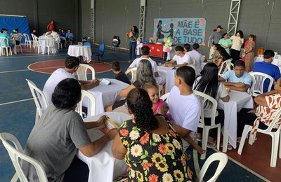 Adolescentes do Sistema Socioeducativo celebram mês das mães em família