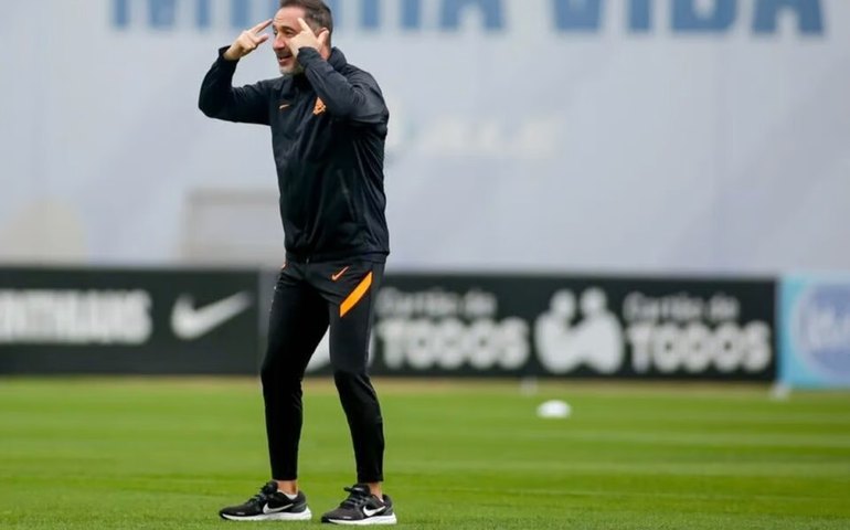 Com energia recarregada, Corinthians volta a treinar e Vítor Pereira ganha opções
