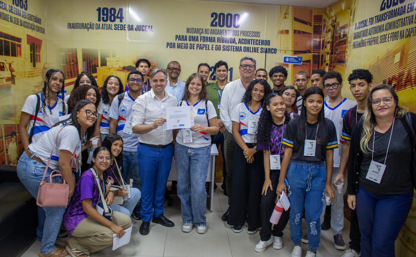 Junta Comercial inaugura espaço para capacitações e recebe estudantes do Pronatec