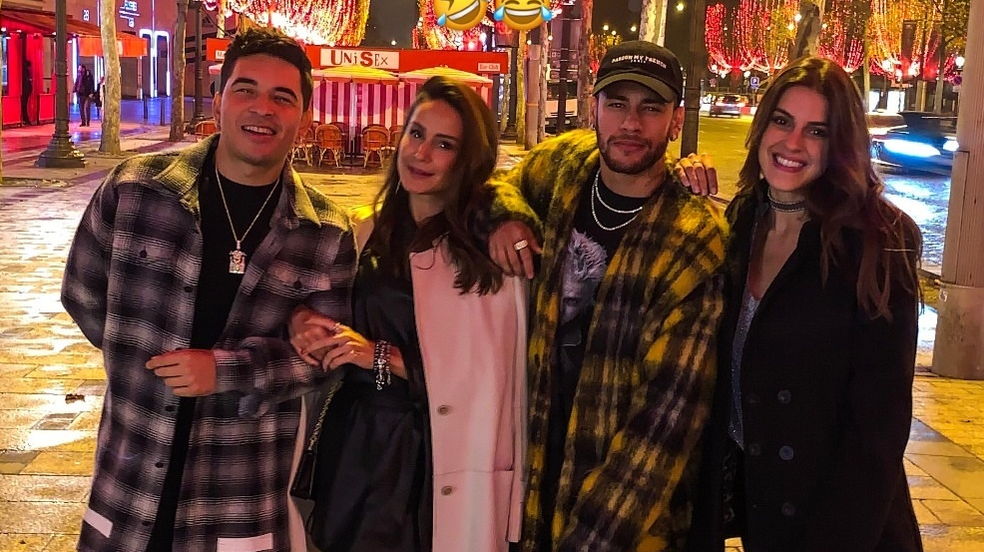 Neymar sai com amigos e ironiza: ninguém é affair