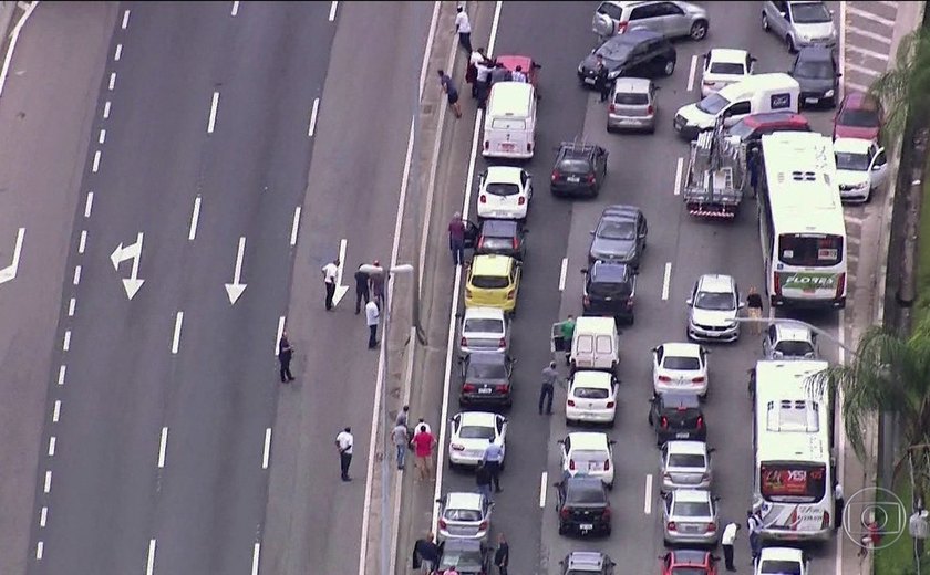 Confronto na Cidade de Deus fecha Linha Amarela