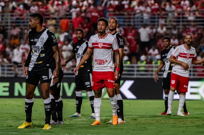 CRB leva gol no fim, perde por 1 a 0 para a Ponte Preta e se complica na Série B