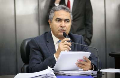 Francisco Tenório lamenta veto presidencial ao projeto que homenageava Nise da Silveira, em sessão na ALE 