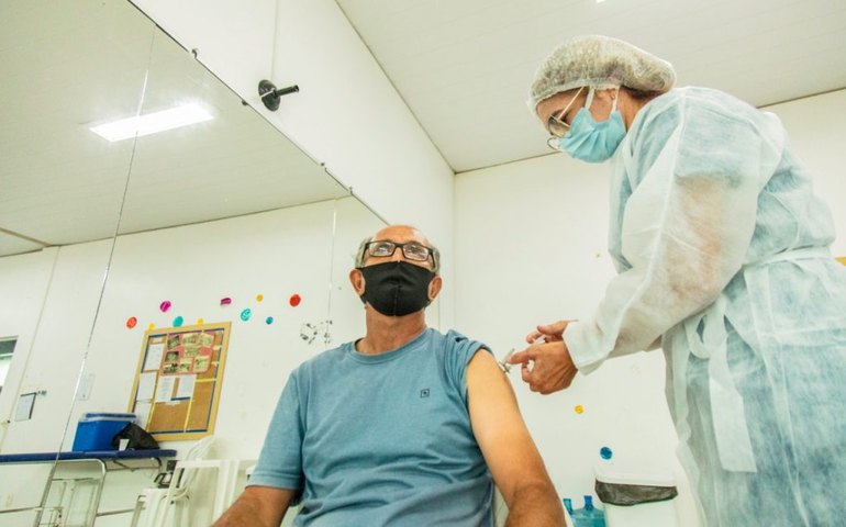 Arapiraca vacina contra a Covid-19 população com 55 e 56 anos nesta sexta e sábado
