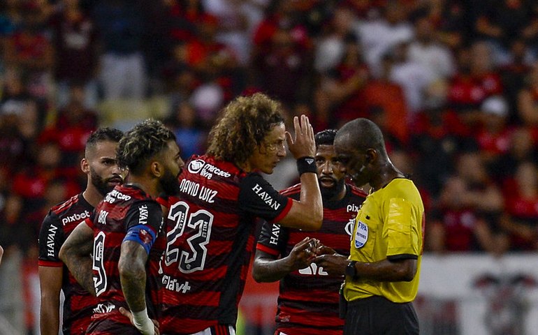 David Luiz tem diagnóstico de hepatite leve e segue em recuperação no Flamengo