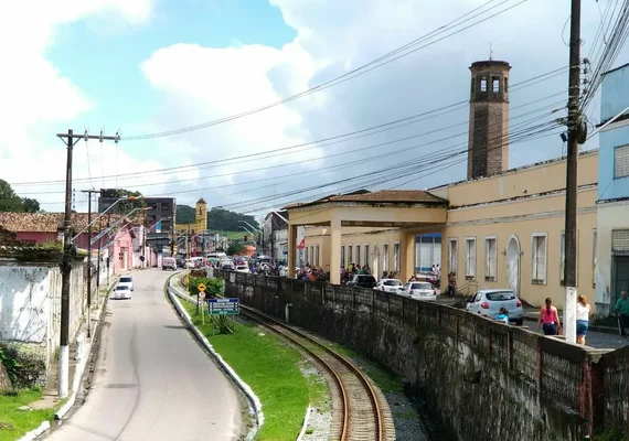 Motorista bêbado bate em viatura e é preso pela PM e PRF em Rio Largo