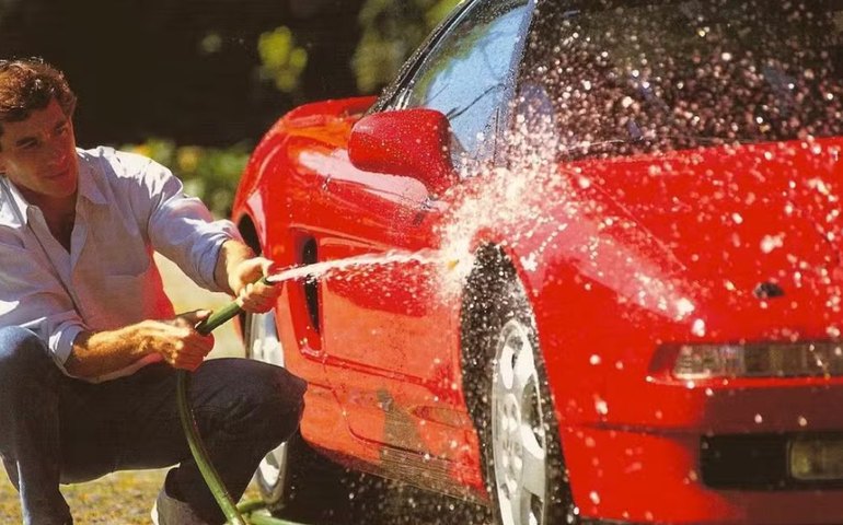 Ayrton Senna: carro que pertenceu ao ídolo do automobilismo é colocado à venda por R$ 3,1 milhões; veja modelo