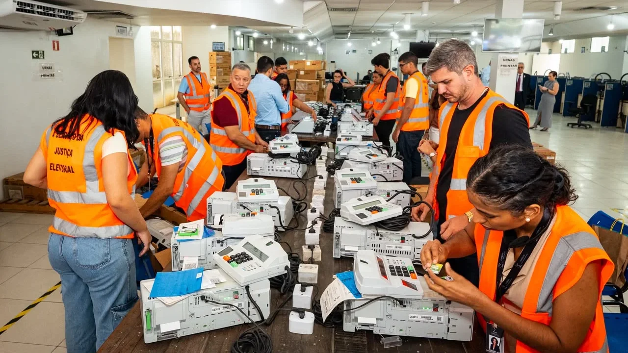 TRE/AL inicia carga e lacre das urnas eletrônicas para as Eleições 2026