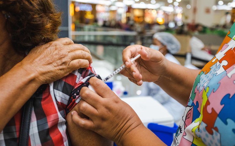 Saúde antecipa vacinação bivalente para todos os públicos prioritários a partir desta segunda (20)
