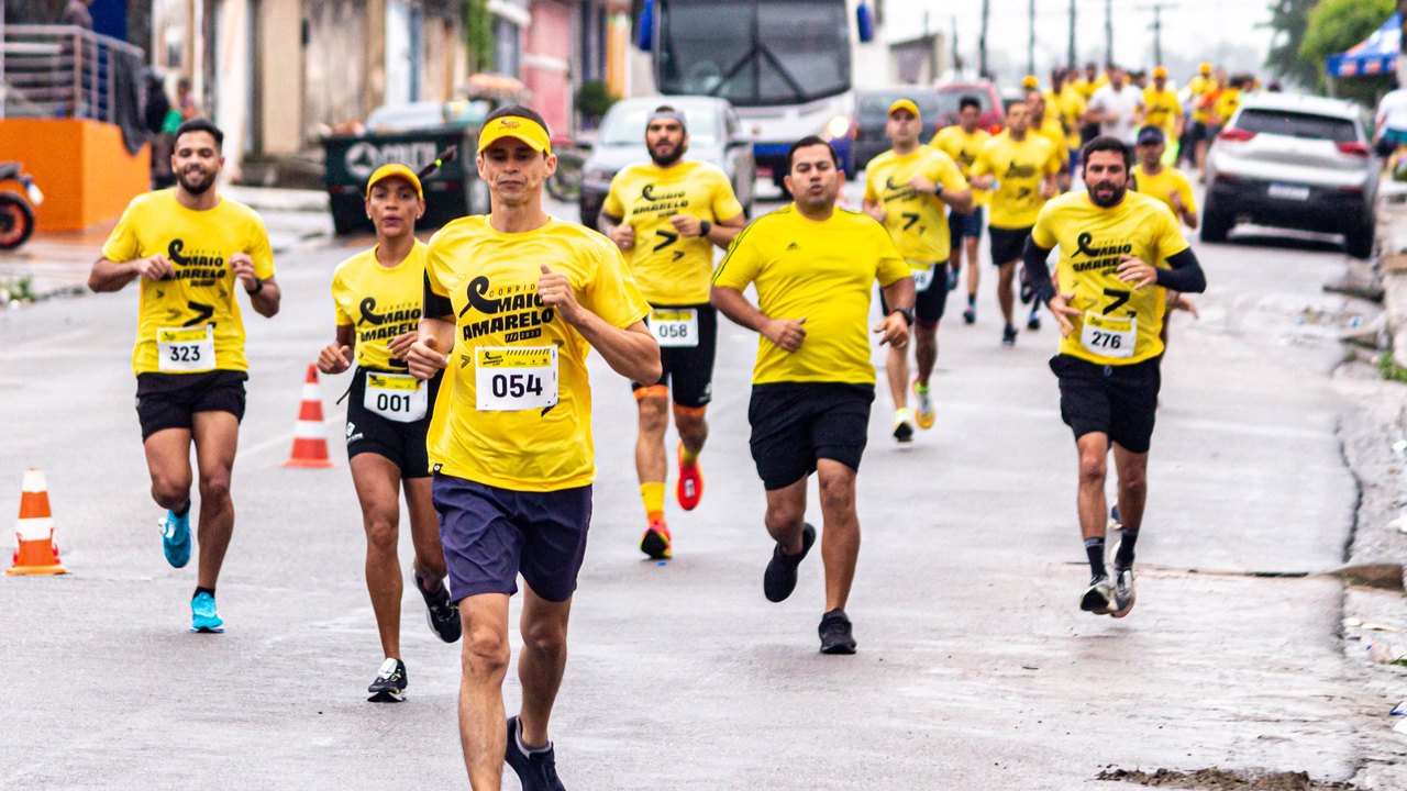 Mais de 400 pessoas participaram da Corrida Maio Amarelo, em Arapiraca