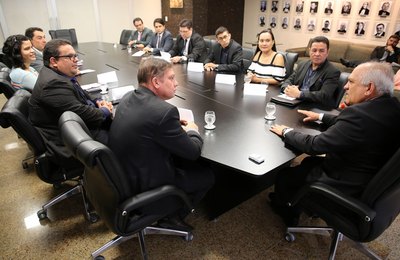 Presidente do TJ discute data-base com representantes dos servidores