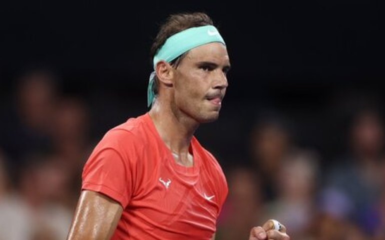 Em retorno ao circuito, Nadal arrasa jovem italiano na estreia em Barcelona