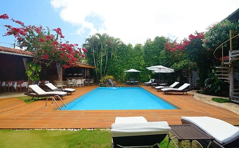 Entre mar, charme e acolhimento: O refúgio LGBTQIA+ no Sul da Bahia