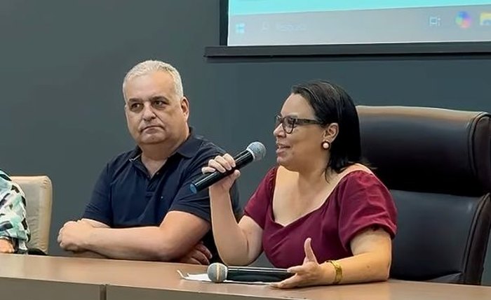 Deputado Alfredo Gaspar e a presidente do Sinmed, Silvia Melo, em evento