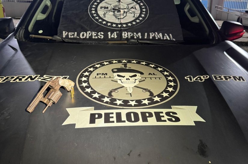 PM apreende três suspeitos com armas e meio quilo de drogas na capital e no interior