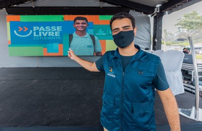 Prefeito JHC zera ISS de ônibus em Maceió