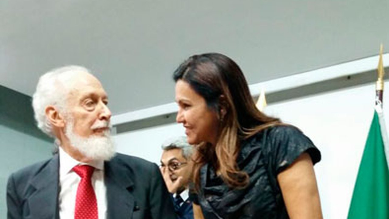Embaixador Alberto da Costa e Silva recebe o Prêmio Luís de Camões