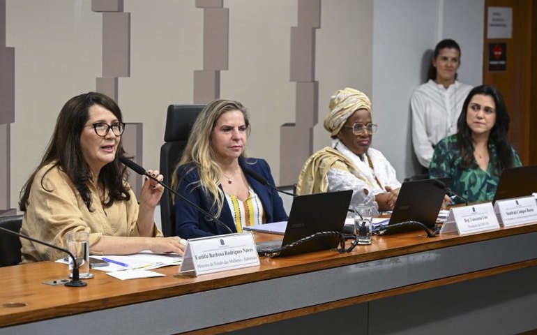 Ação do Estado pode reduzir feminicídios, afirmam debatedores no Senado