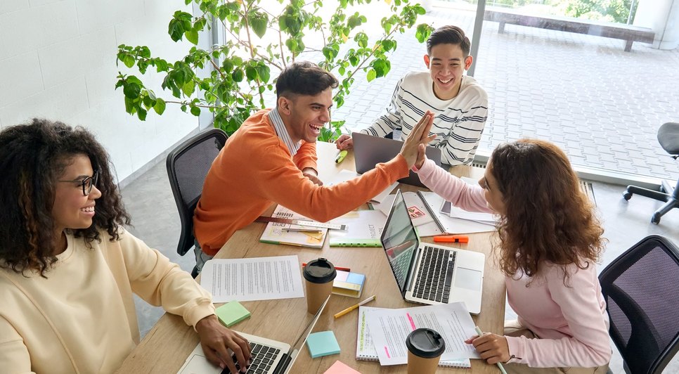 Contratar-estagiarios