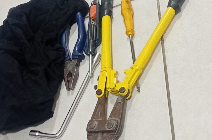 Polícia Civil prende suspeitos de furtarem motocicleta de estacionamento de shopping em Maceió