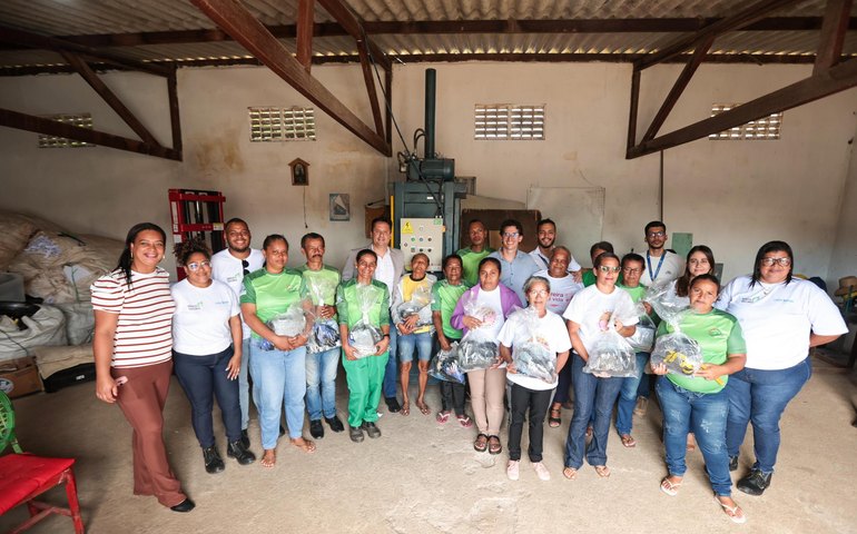 Programa CataMais entrega kits com EPIs à cooperativa de catadores em Arapiraca