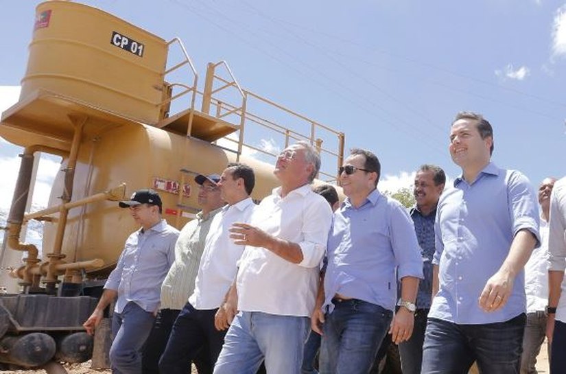 Prefeitura de Porto Calvo ganha trator para ajudar agricultores do município