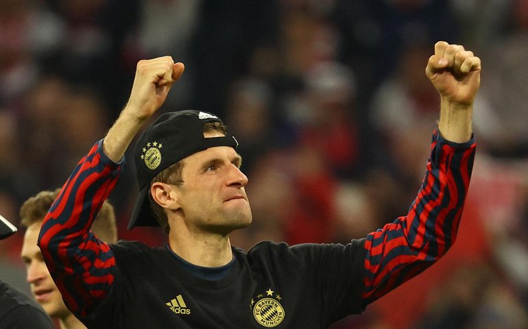 Thomas Müller renova até 2024 e deve se tornar o recordista de jogos pelo Bayern