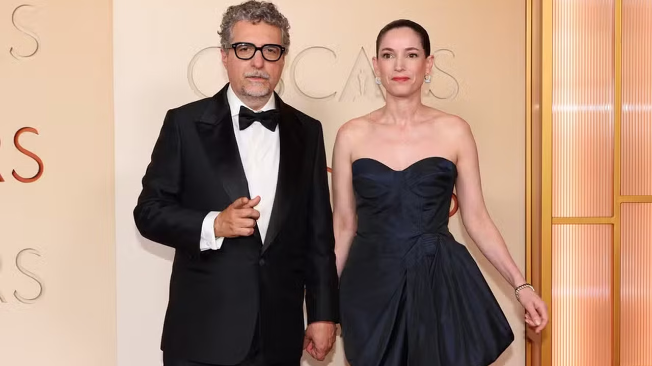 'O agente secreto' brilha no Oscar: Kleber Mendonça Filho e Emilie Lesclaux desfilam no tapete vermelho