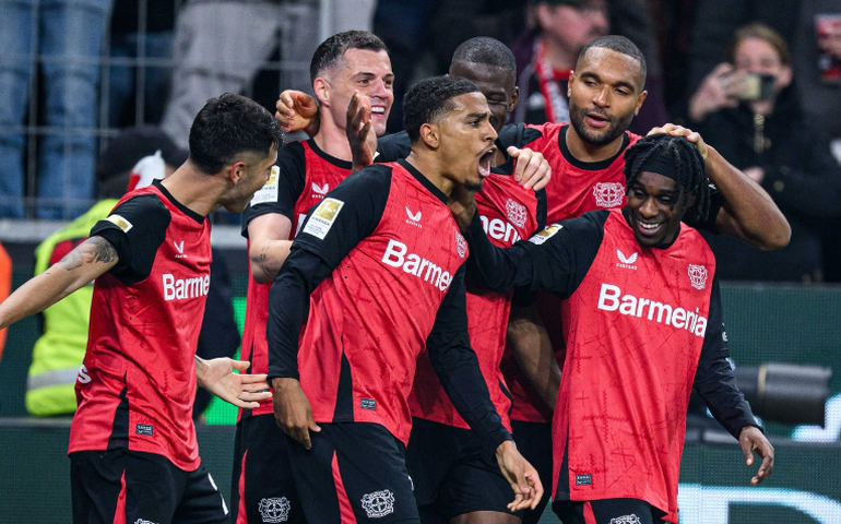 Bayer Leverkusen supera o Bochum e volta a pressionar o líder Bayern no Alemão