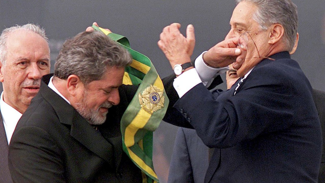 Faixa presidencial se torna símbolo da conturbada e tensa relação republicana